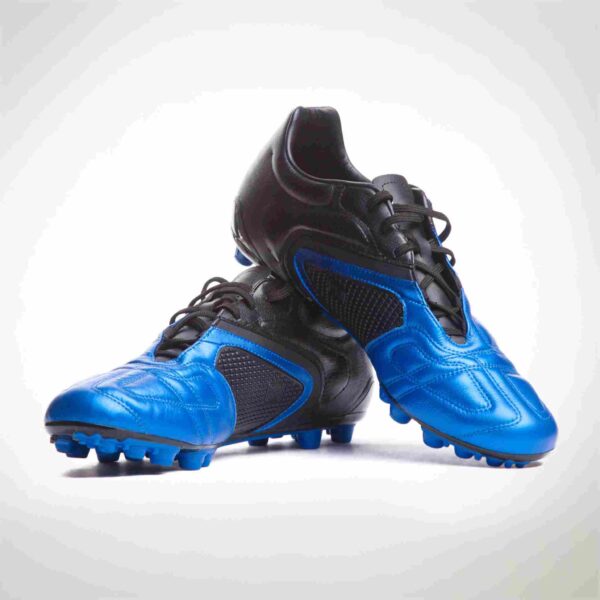 Soccer shoes